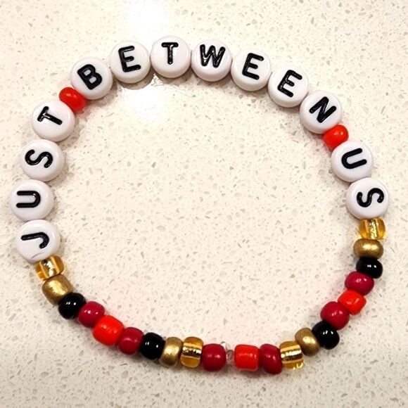 Taylor Swift Friendship Bracelet - Picture 1 of 2